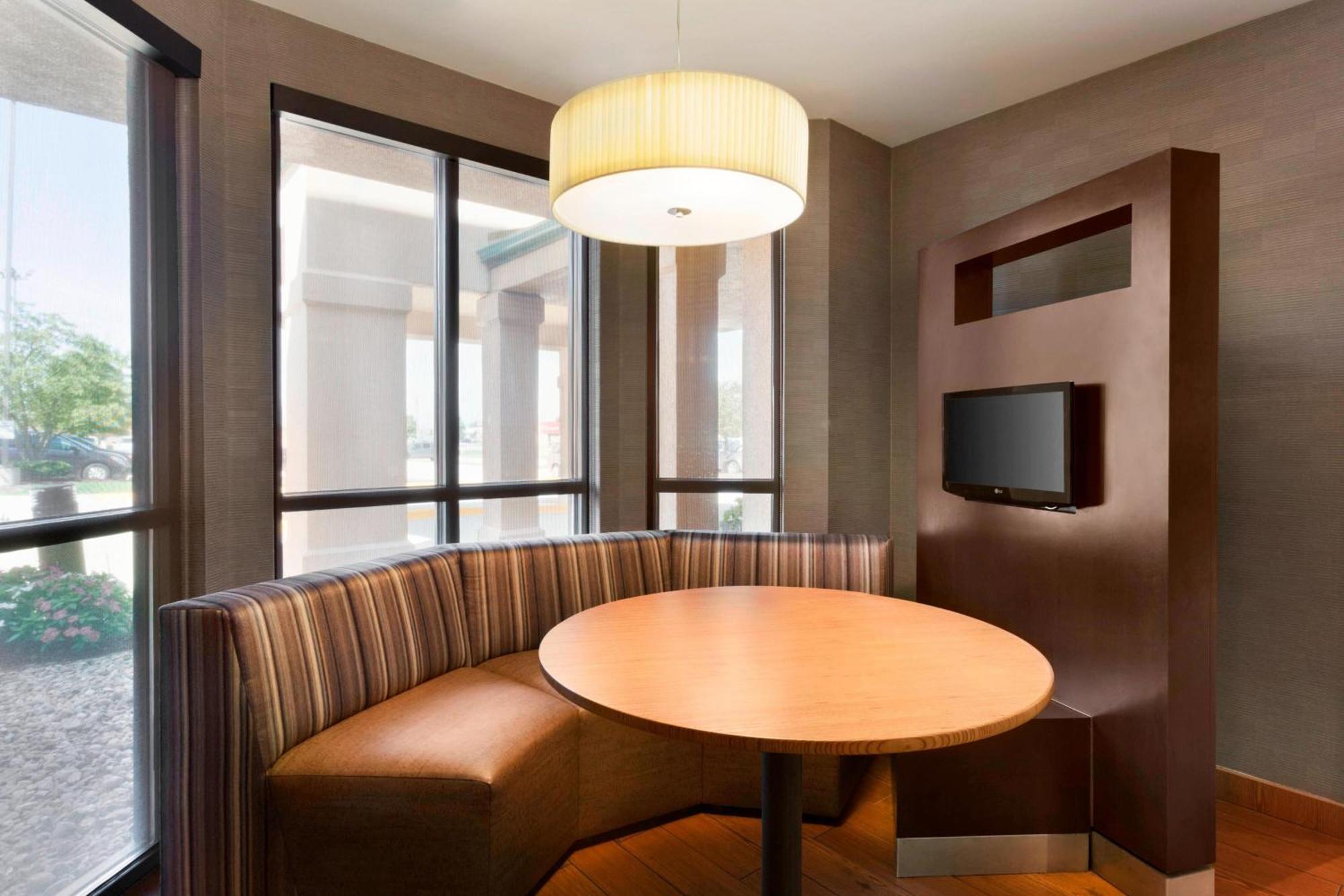 Hotel Courtyard By Marriott Bloomington Normal Zewnętrze zdjęcie